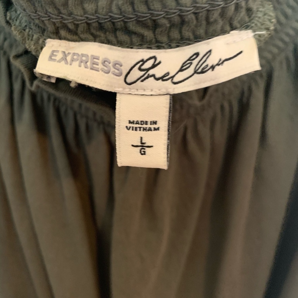 Green Blouse - Picture 2 of 3